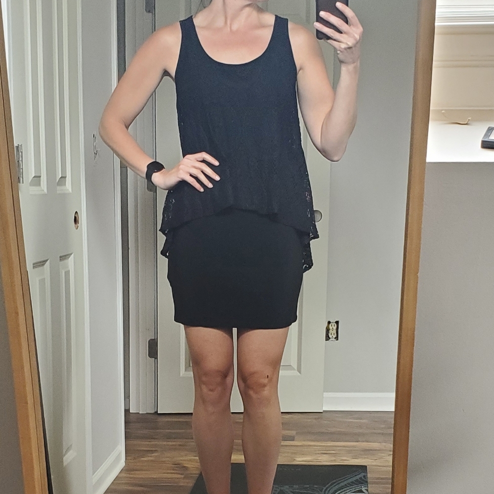 BLACK SLEEVELESS LACE MINI DRESS